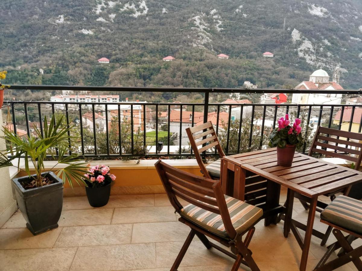 Lavender Bay Apartment F8 Donji Morinj Buitenkant foto