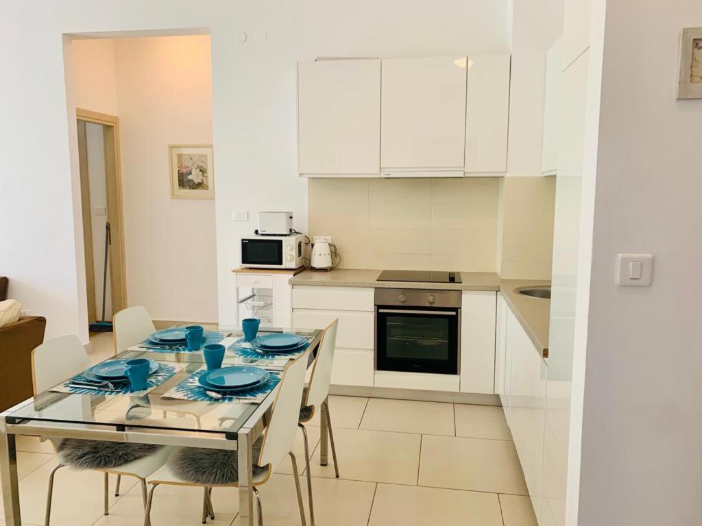 Lavender Bay Apartment F8 Donji Morinj Buitenkant foto